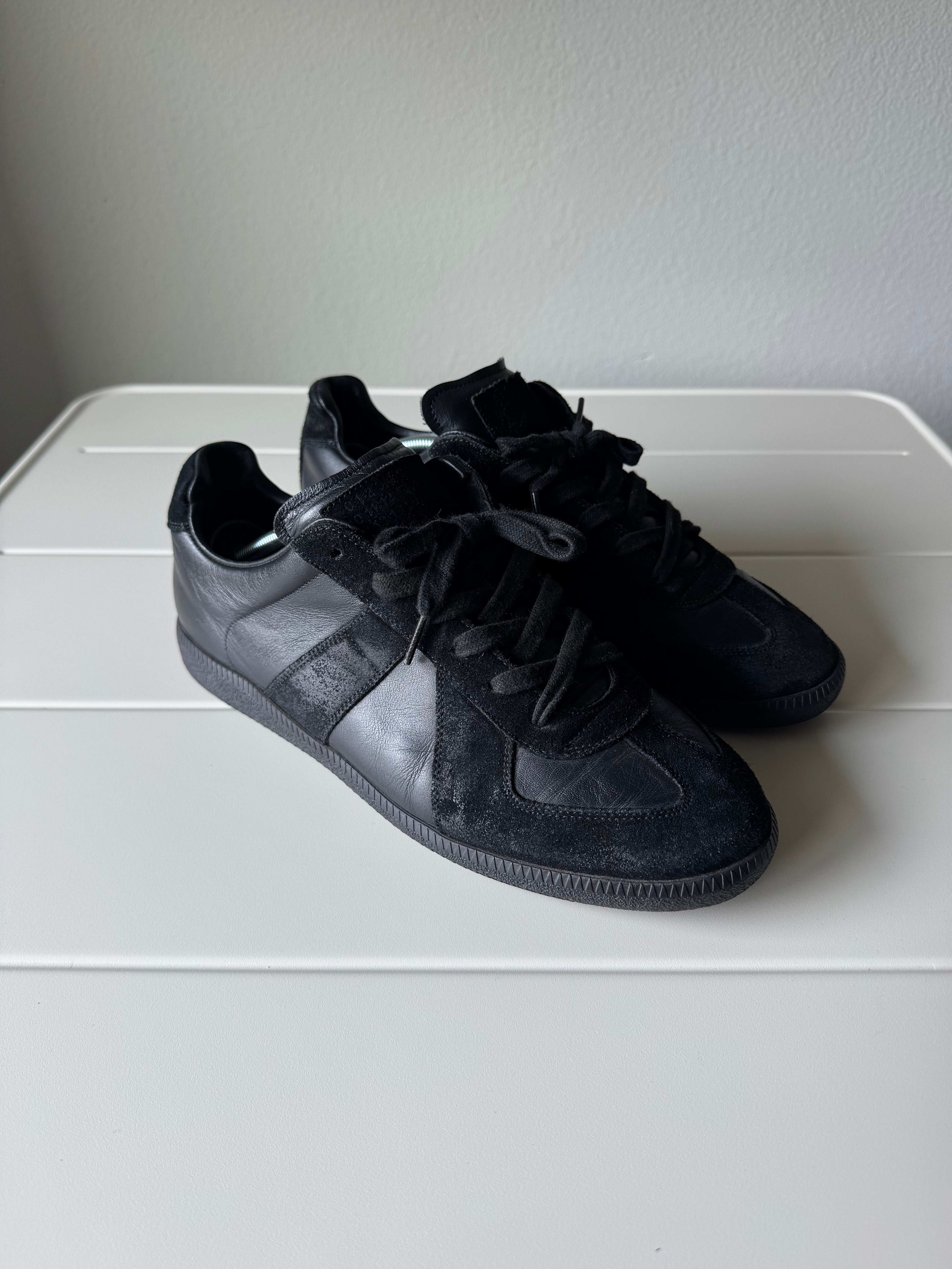 Maison Margiela Triple Black Gats 42/9