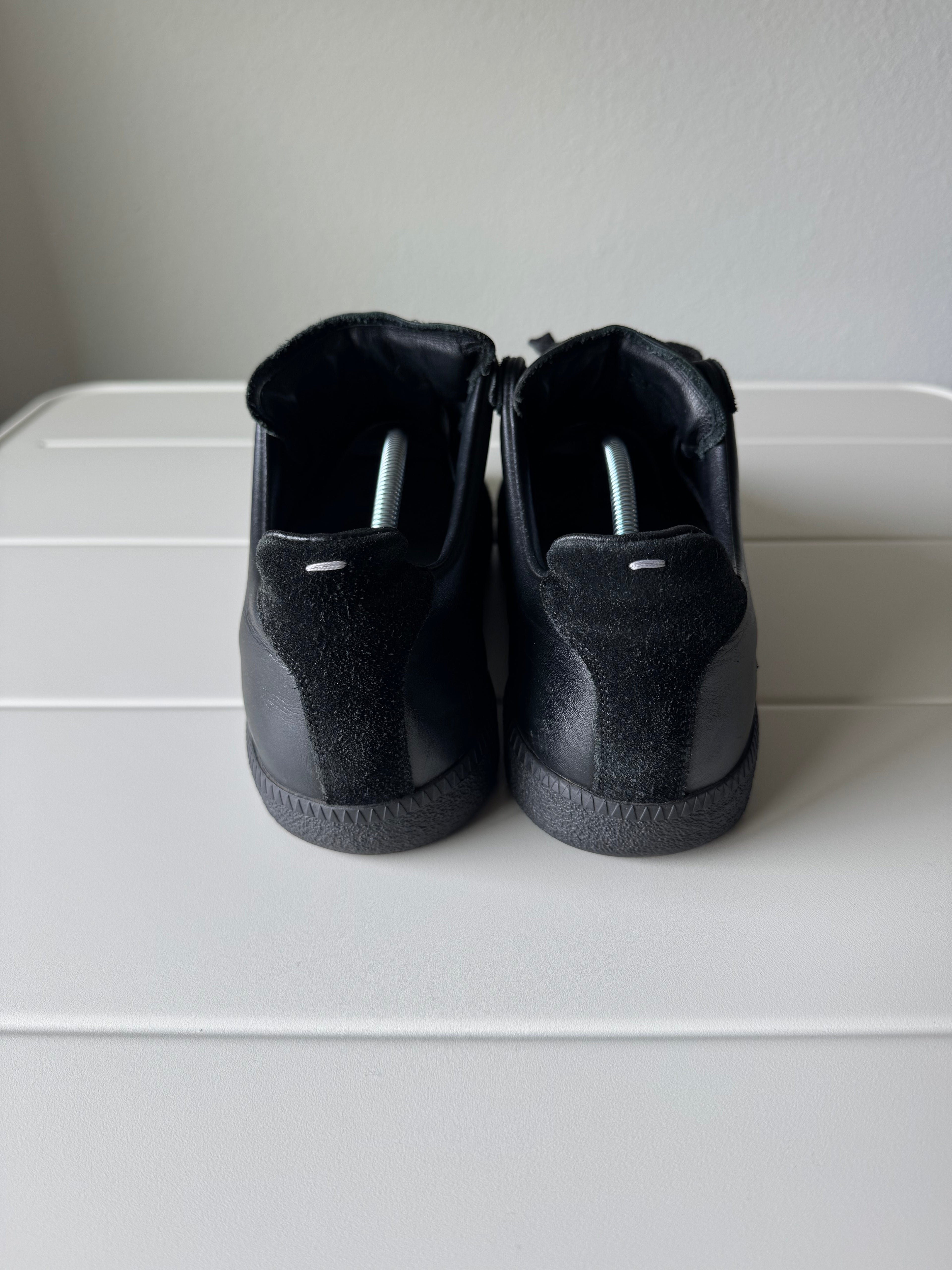 Maison Margiela Triple Black Gats 42/9