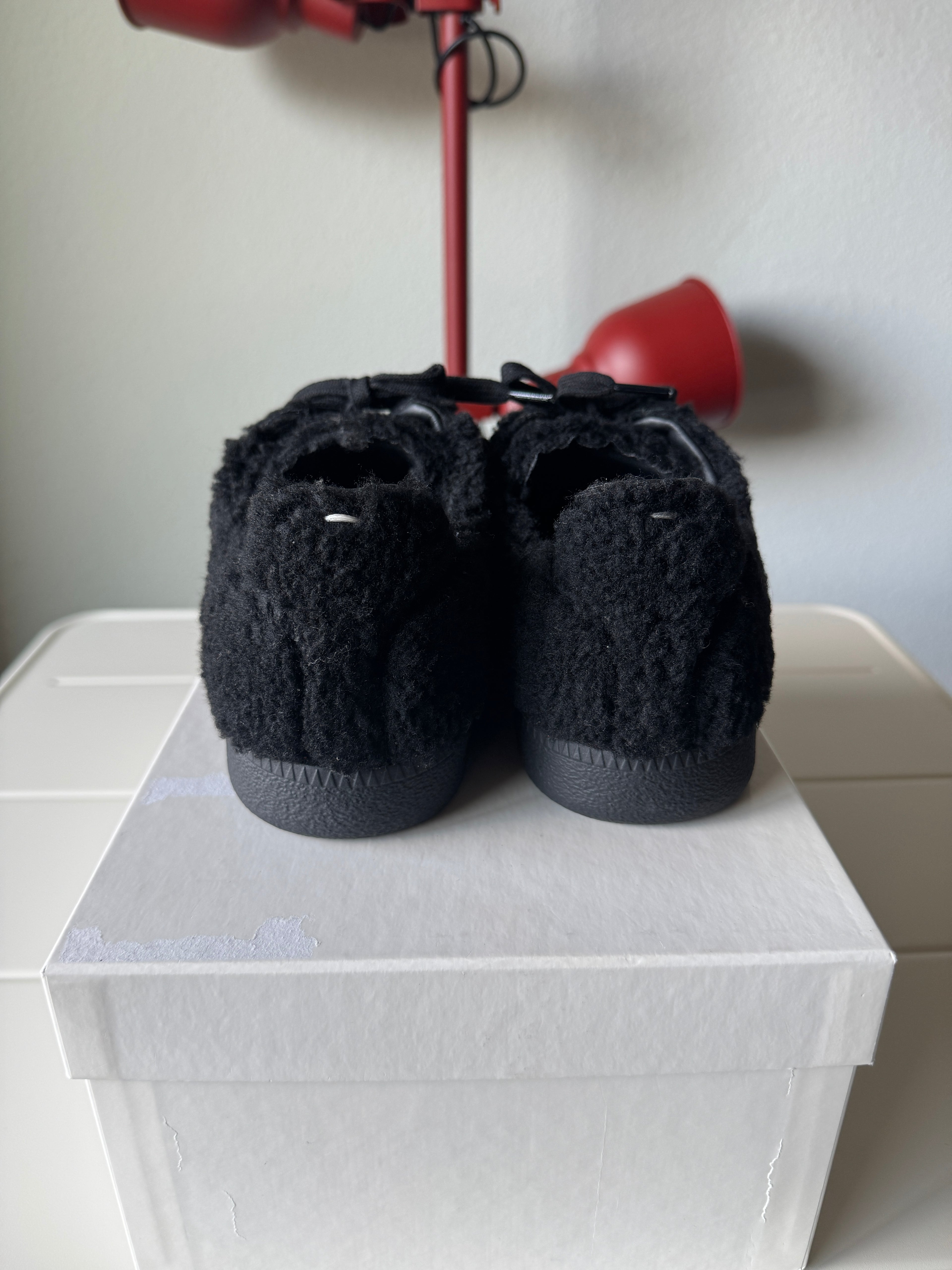 Maison Margiela Black Shearling Fur Gats 41/8