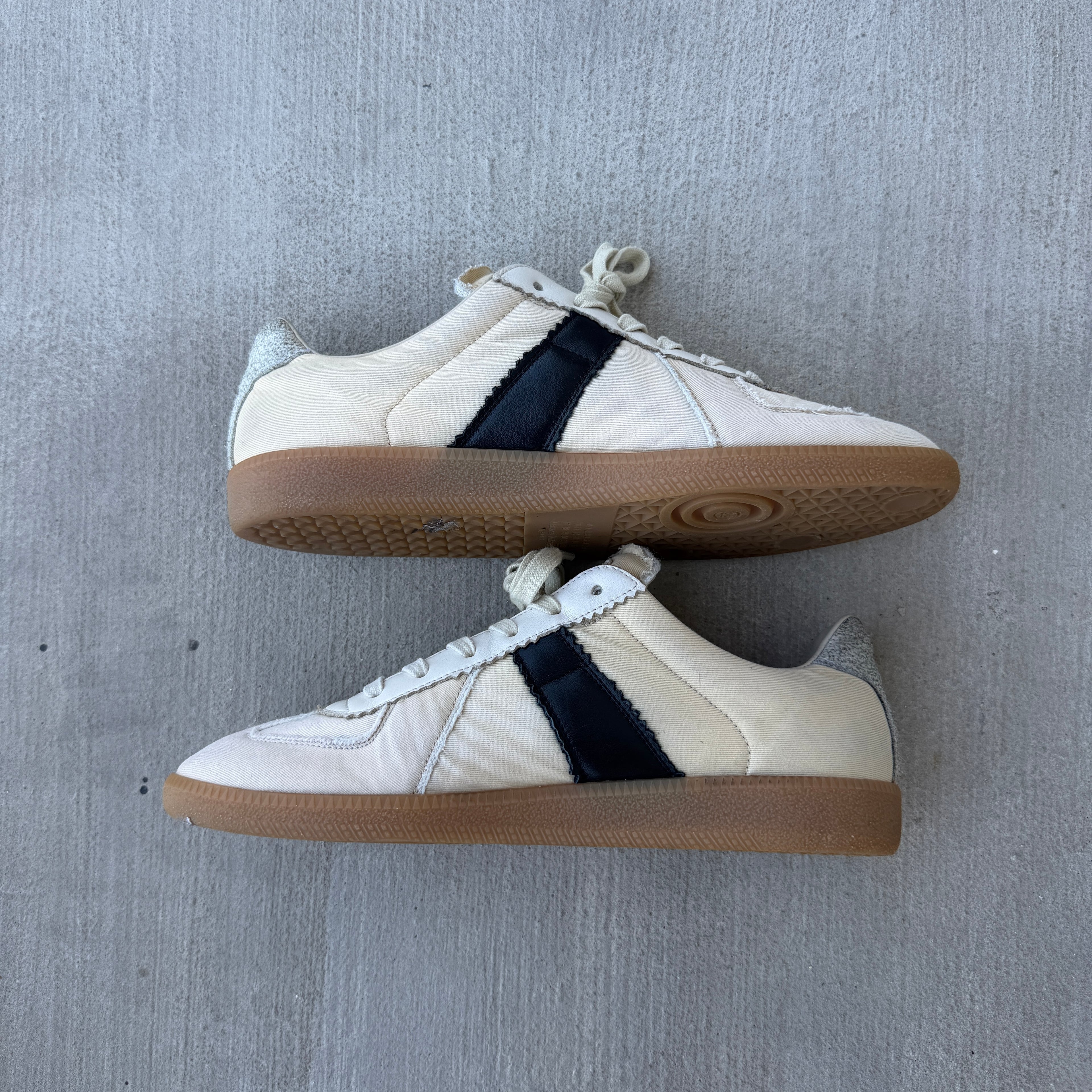Maison Margiela Cream Canvas Gats 44/11