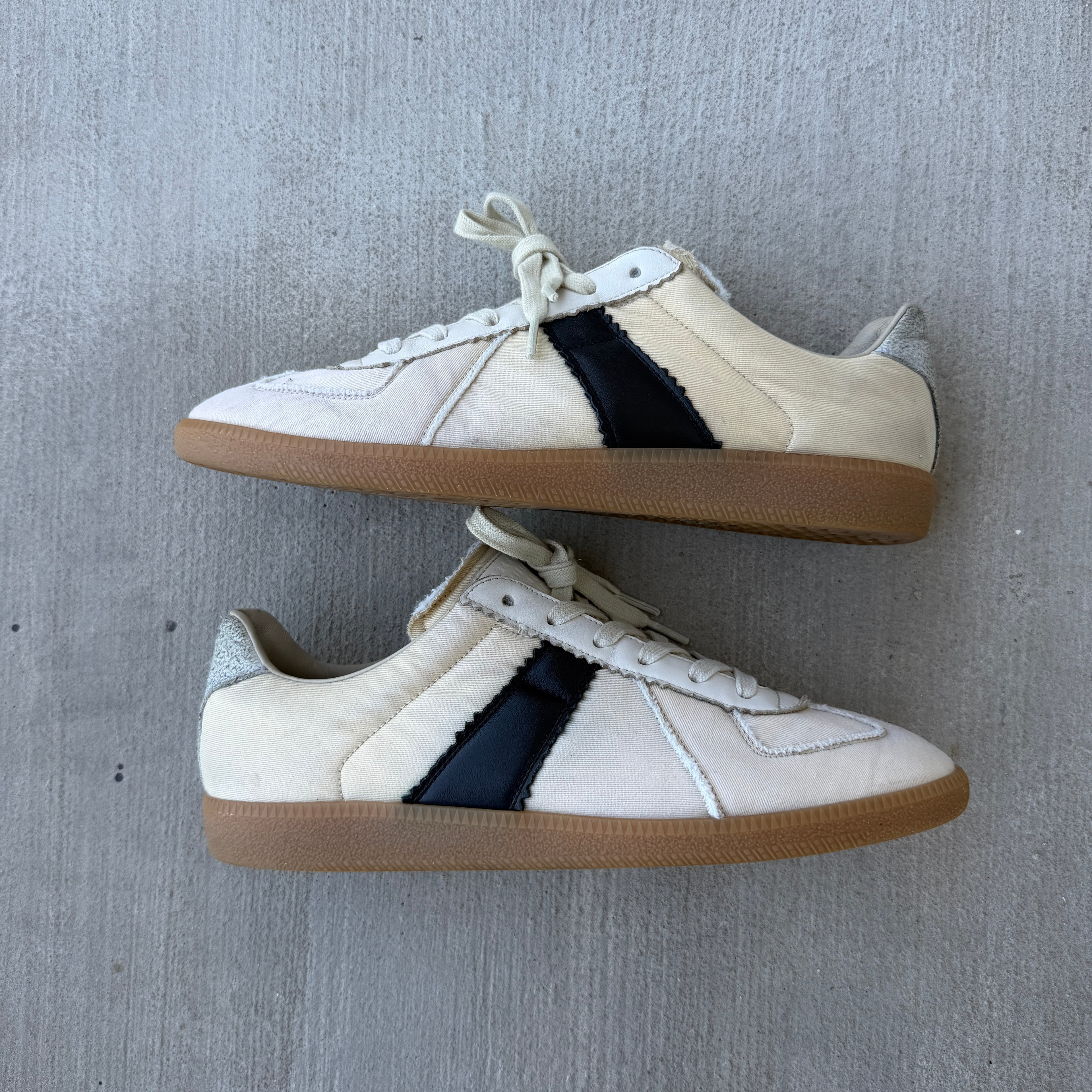 Maison Margiela Cream Canvas Gats 44/11