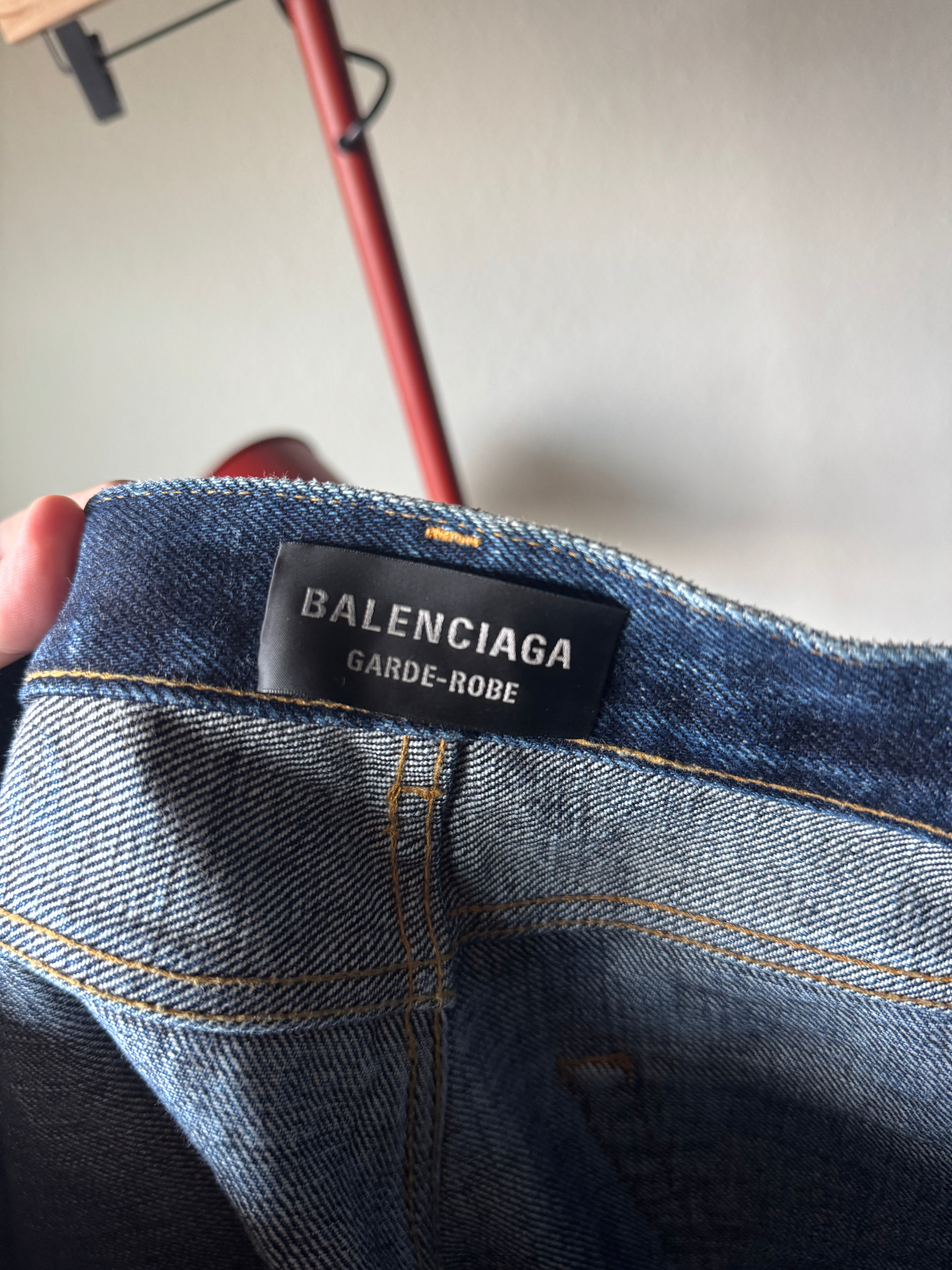 BALENCIAGA Garde-robe バギージーンズ ブルー XS Baggy Pants in Light Blue | Balenciaga US
