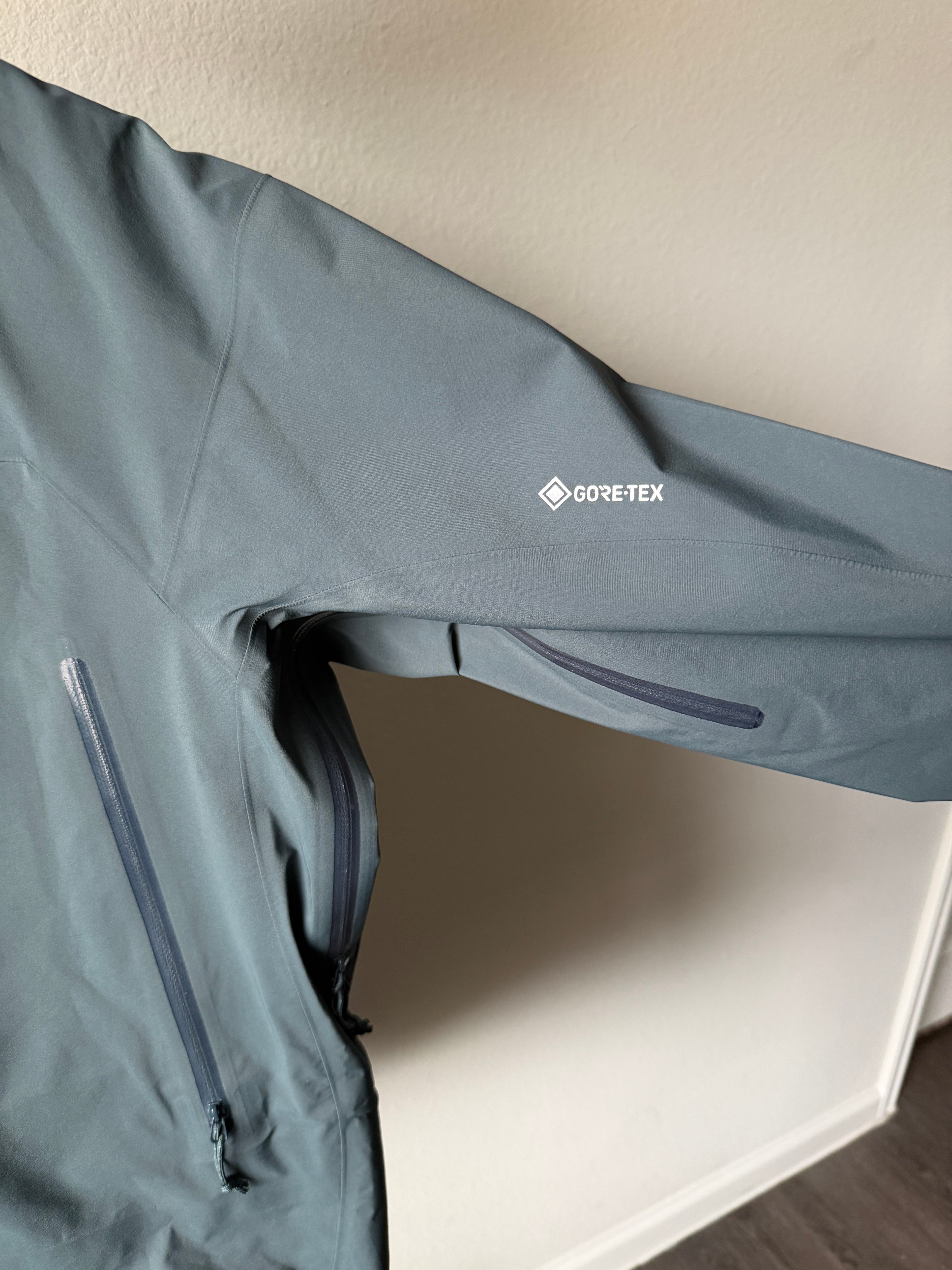 Arc'teryx Zeta Ar Gore-Tex Rain Jacket Emerald M